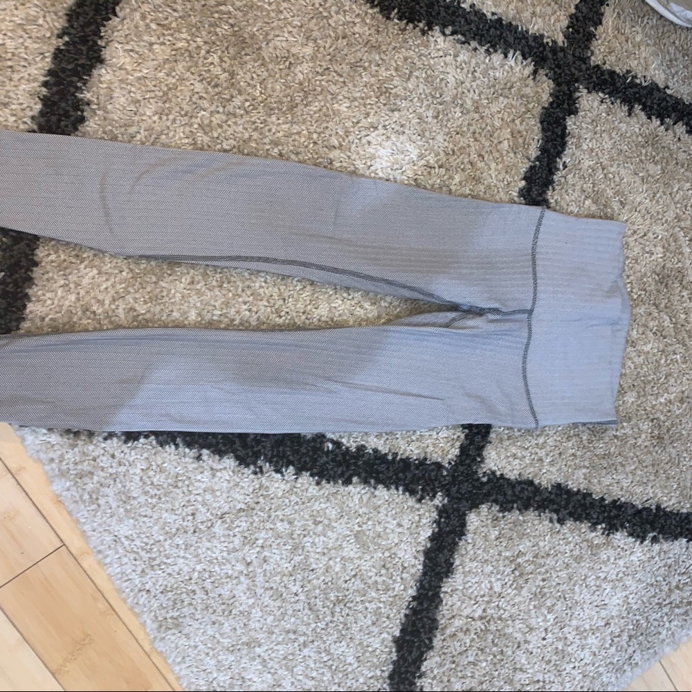 Light grey chevron lululemon aligns